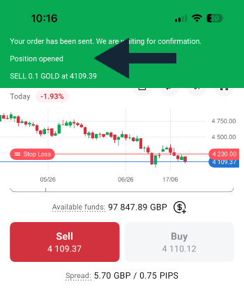 Confirmation of a CFD gold short trade going through on XTB app