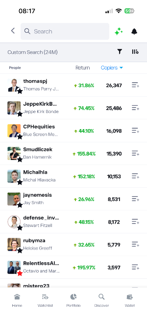 Copy traders in the eToro mobile app